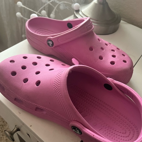 Pink crocs - Picture 2 of 5